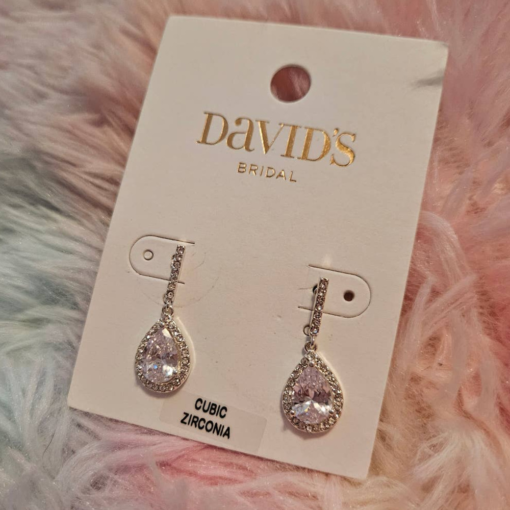 NWT! David's Bridal Cubic Zirconia Drop Earrings - Picture 3 of 4